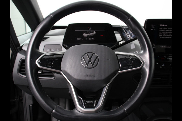 Volkswagen ID.3 First Plus 58 kWh SOH 86 % Navigatie Apple Carplay/Android Auto Camera Parkeersensoren Adaptieve Cruise Control Full LED Matrix Stoel- en stuurverwarming Lichtmetalen velgen Climate Control