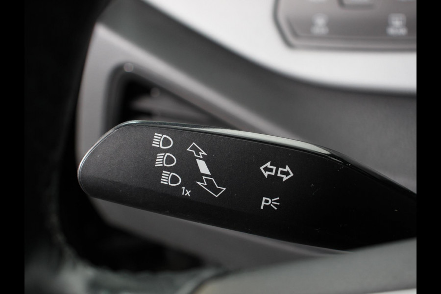 Volkswagen ID.3 First Plus 58 kWh SOH 86 % Navigatie Apple Carplay/Android Auto Camera Parkeersensoren Adaptieve Cruise Control Full LED Matrix Stoel- en stuurverwarming Lichtmetalen velgen Climate Control