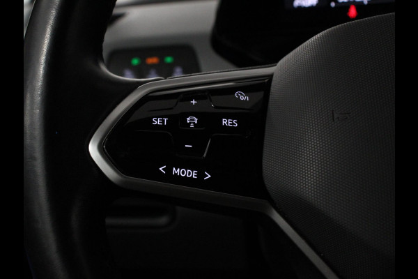 Volkswagen ID.3 First Plus 58 kWh SOH 86 % Navigatie Apple Carplay/Android Auto Camera Parkeersensoren Adaptieve Cruise Control Full LED Matrix Stoel- en stuurverwarming Lichtmetalen velgen Climate Control