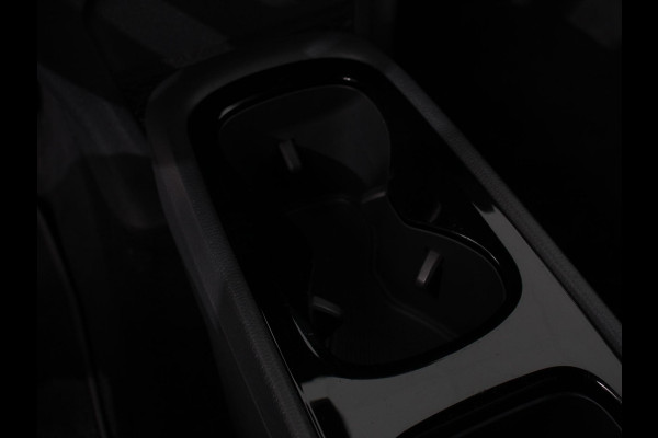 Volkswagen ID.3 First Plus 58 kWh SOH 86 % Navigatie Apple Carplay/Android Auto Camera Parkeersensoren Adaptieve Cruise Control Full LED Matrix Stoel- en stuurverwarming Lichtmetalen velgen Climate Control
