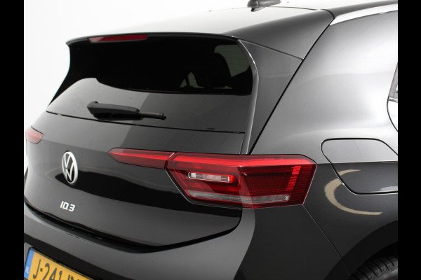 Volkswagen ID.3 First Plus 58 kWh SOH 86 % Navigatie Apple Carplay/Android Auto Camera Parkeersensoren Adaptieve Cruise Control Full LED Matrix Stoel- en stuurverwarming Lichtmetalen velgen Climate Control