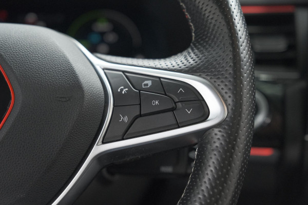 Renault Arkana 1.6 E-Tech Hybrid 145 R.S. Line | Panoramadak | Adaptieve Cruise Control | Camera | 9.3 Inch Grootscherm