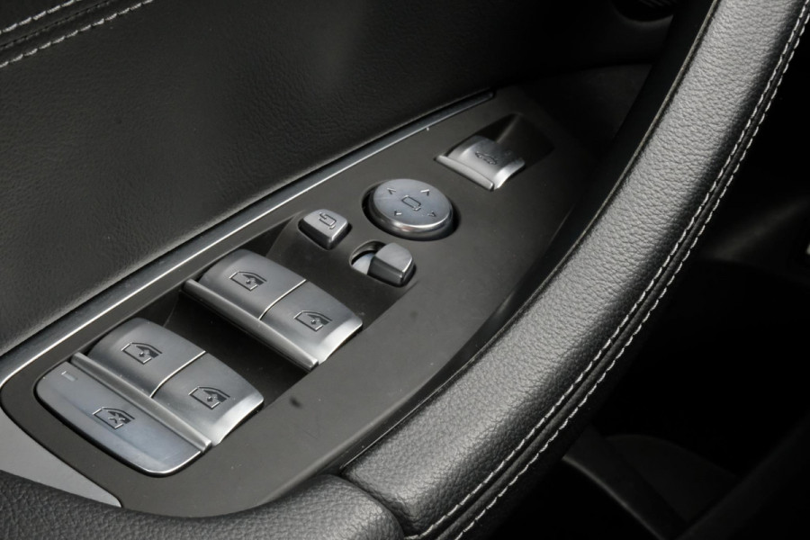 BMW X3 xDrive30e High Executive 292 PK | Sportstoelen | Adaptive cruise control | Keyless | Elektrische achterklep | Stoelverwarming | Camera | Head up Display | 20 inch
