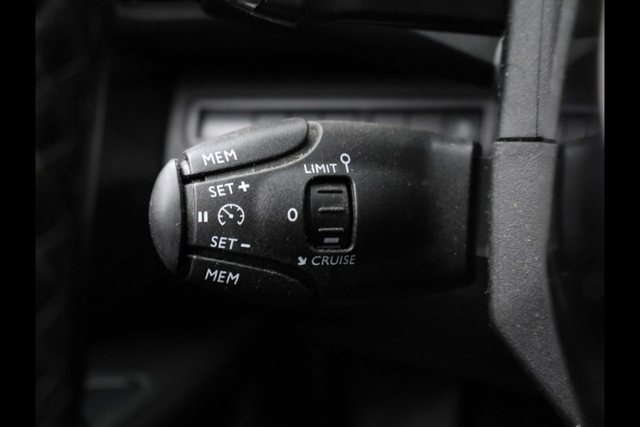 Peugeot 5008 1.2 PureTech Allure Avantage Sport (APPLE CARPLAY,NAVI,CAMERA,360 VIEW,GETINT,CLIMATE,CRUISE,SPORTSTOELEN,LM VELGEN)