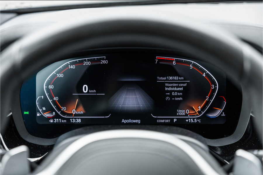BMW 5 Serie Touring 520i High Executive M-Sport Leder dashboard / Pano / Individual / Camera / 19inch