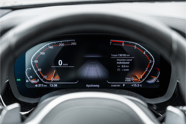 BMW 5 Serie Touring 520i High Executive M-Sport Leder dashboard / Pano / Individual / Camera / 19inch