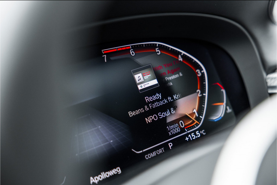 BMW 5 Serie Touring 520i High Executive M-Sport Leder dashboard / Pano / Individual / Camera / 19inch