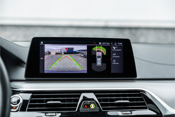 BMW 5 Serie Touring 520i High Executive M-Sport Leder dashboard / Pano / Individual / Camera / 19inch