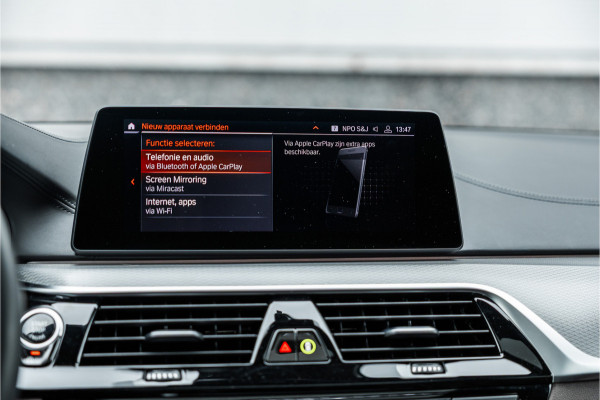 BMW 5 Serie Touring 520i High Executive M-Sport Leder dashboard / Pano / Individual / Camera / 19inch