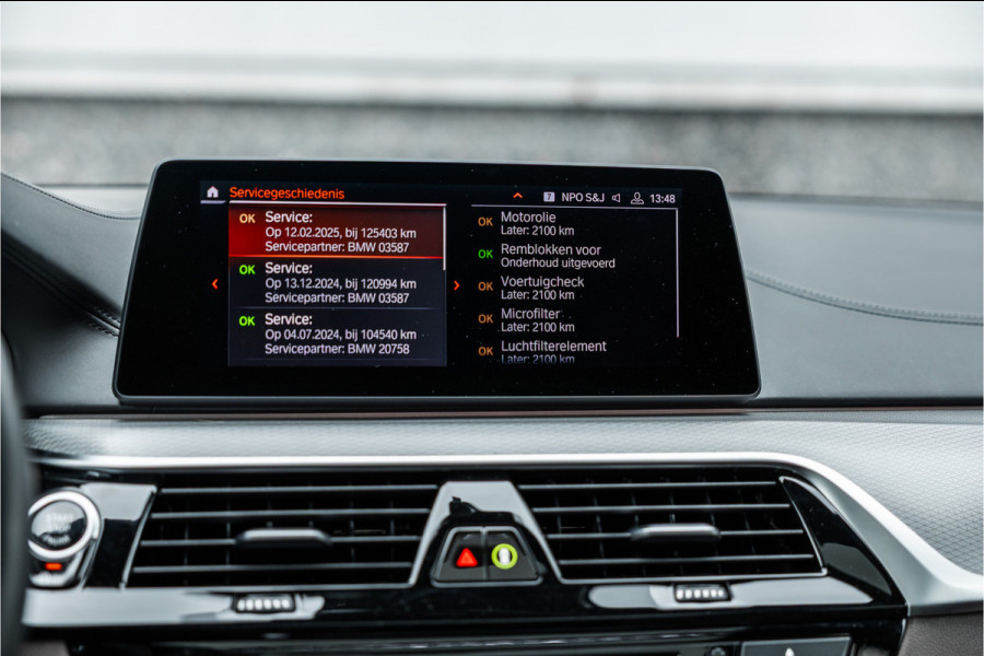 BMW 5 Serie Touring 520i High Executive M-Sport Leder dashboard / Pano / Individual / Camera / 19inch
