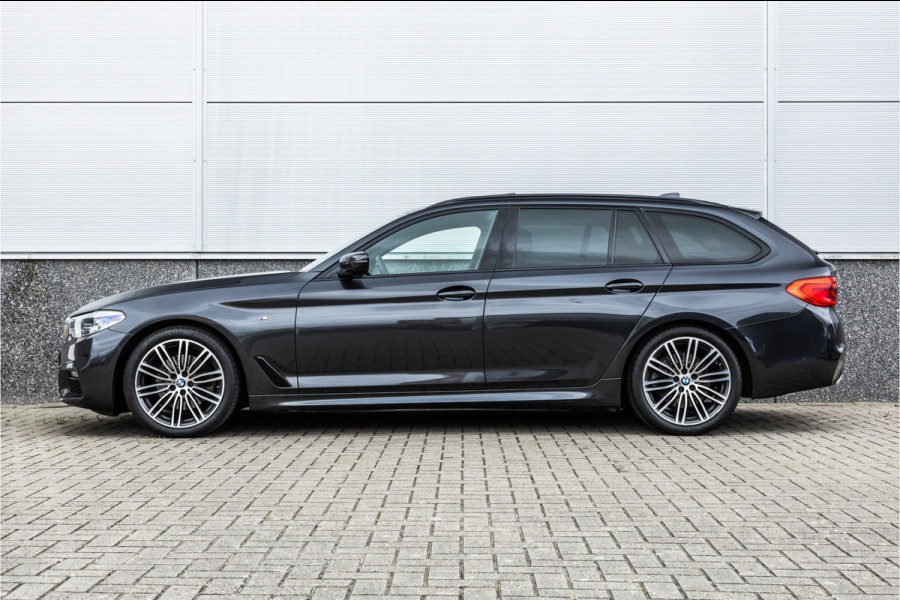 BMW 5 Serie Touring 520i High Executive M-Sport Leder dashboard / Pano / Individual / Camera / 19inch