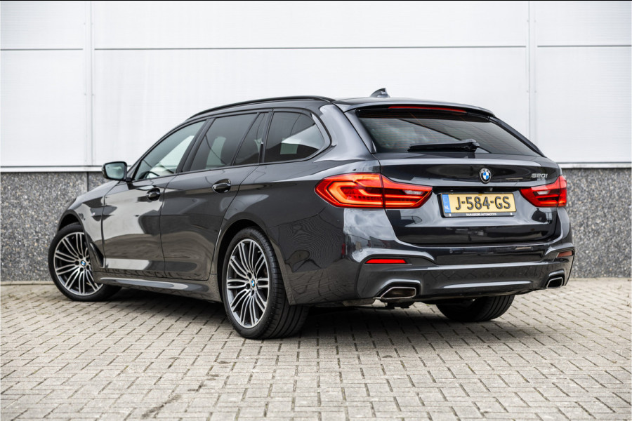 BMW 5 Serie Touring 520i High Executive M-Sport Leder dashboard / Pano / Individual / Camera / 19inch