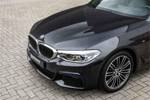 BMW 5 Serie Touring 520i High Executive M-Sport Leder dashboard / Pano / Individual / Camera / 19inch