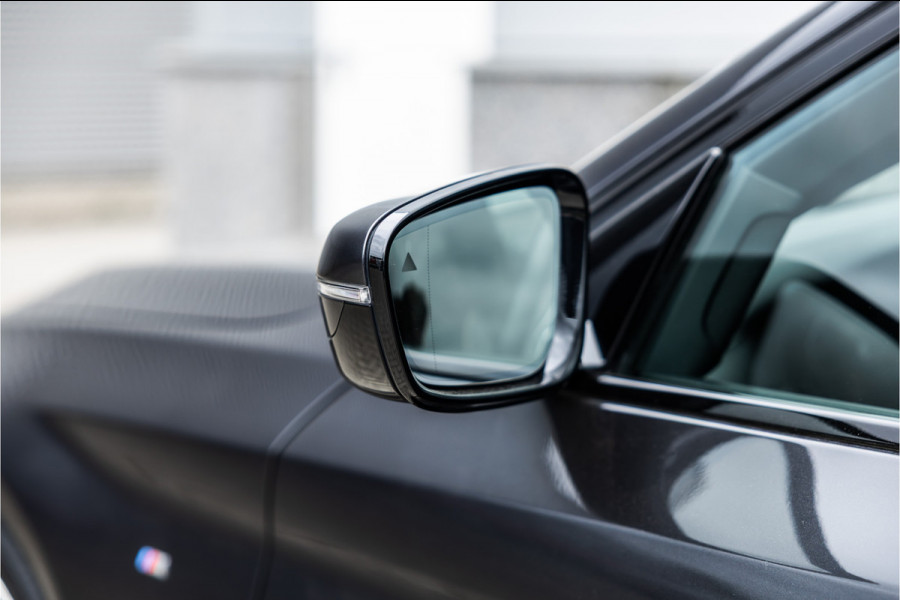 BMW 5 Serie Touring 520i High Executive M-Sport Leder dashboard / Pano / Individual / Camera / 19inch