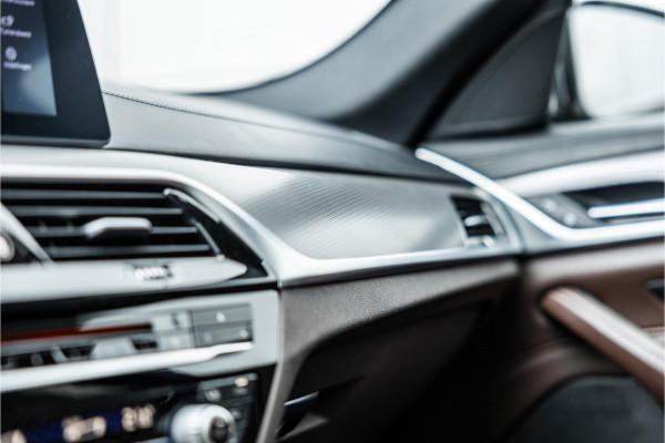 BMW 5 Serie Touring 520i High Executive M-Sport Leder dashboard / Pano / Individual / Camera / 19inch