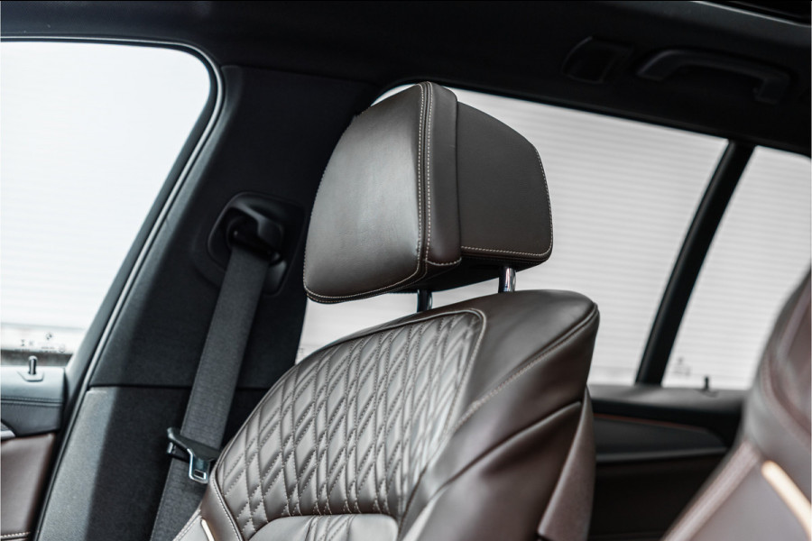 BMW 5 Serie Touring 520i High Executive M-Sport Leder dashboard / Pano / Individual / Camera / 19inch