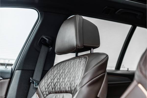 BMW 5 Serie Touring 520i High Executive M-Sport Leder dashboard / Pano / Individual / Camera / 19inch