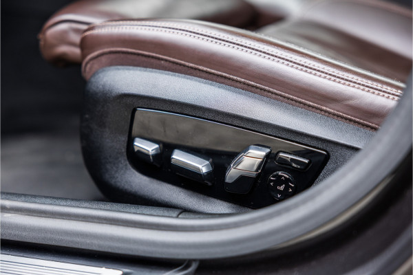 BMW 5 Serie Touring 520i High Executive M-Sport Leder dashboard / Pano / Individual / Camera / 19inch