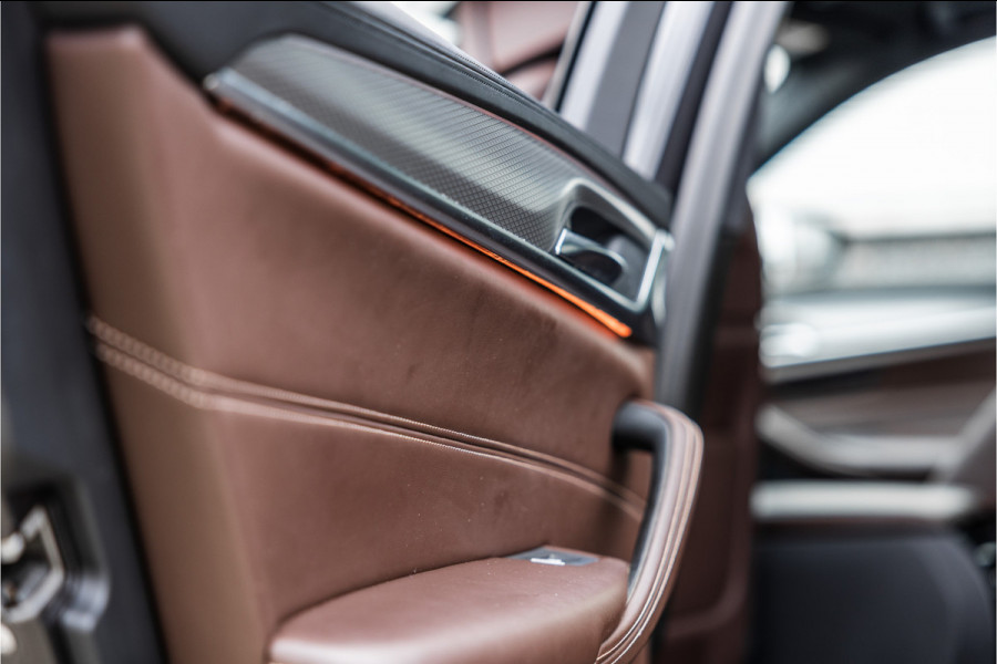 BMW 5 Serie Touring 520i High Executive M-Sport Leder dashboard / Pano / Individual / Camera / 19inch