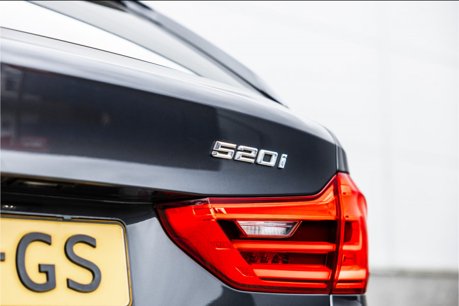 BMW 5 Serie Touring 520i High Executive M-Sport Leder dashboard / Pano / Individual / Camera / 19inch