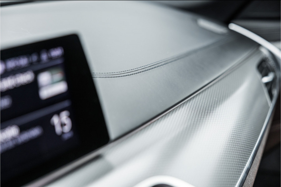 BMW 5 Serie Touring 520i High Executive M-Sport Leder dashboard / Pano / Individual / Camera / 19inch