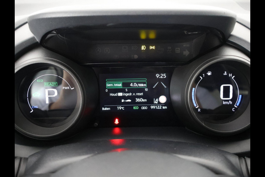 Toyota Yaris 1.5 HYBRID DYNAMIC SILVERLINE GARANTIE TOT 9-2031 CARPLAY NAVIGATIE .CAMERA. ADAPTIEVE CRUISE CONTROL . APPLE CARPLAY & ANDRIOD AUTO .