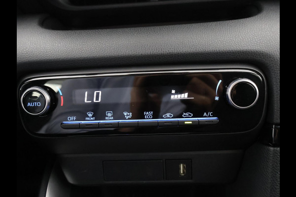 Toyota Yaris 1.5 HYBRID DYNAMIC SILVERLINE GARANTIE TOT 9-2031 CARPLAY NAVIGATIE .CAMERA. ADAPTIEVE CRUISE CONTROL . APPLE CARPLAY & ANDRIOD AUTO .