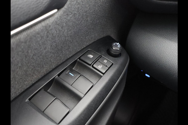 Toyota Yaris 1.5 HYBRID DYNAMIC SILVERLINE GARANTIE TOT 9-2031 CARPLAY NAVIGATIE .CAMERA. ADAPTIEVE CRUISE CONTROL . APPLE CARPLAY & ANDRIOD AUTO .