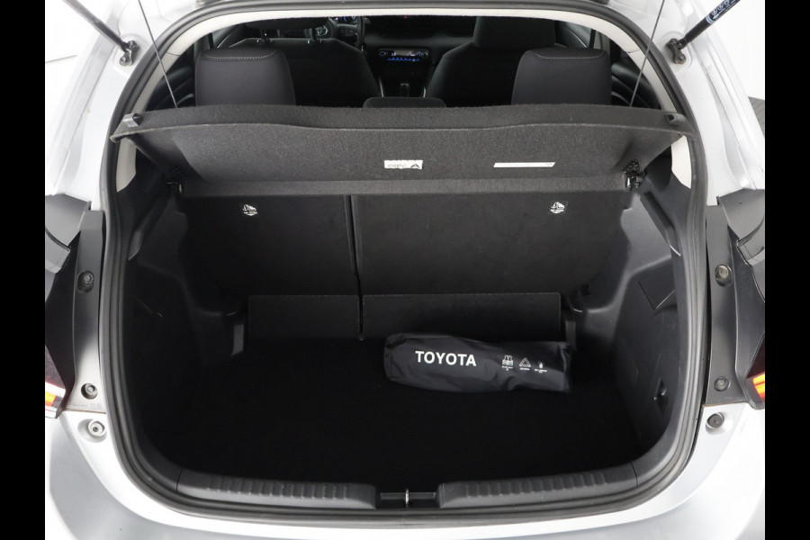 Toyota Yaris 1.5 HYBRID DYNAMIC SILVERLINE GARANTIE TOT 9-2031 CARPLAY NAVIGATIE .CAMERA. ADAPTIEVE CRUISE CONTROL . APPLE CARPLAY & ANDRIOD AUTO .