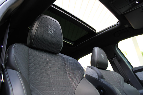Peugeot 3008 1.2 Hybrid 145 GT | Panoramadak | Focal | BLIS | LED | 360 Camera