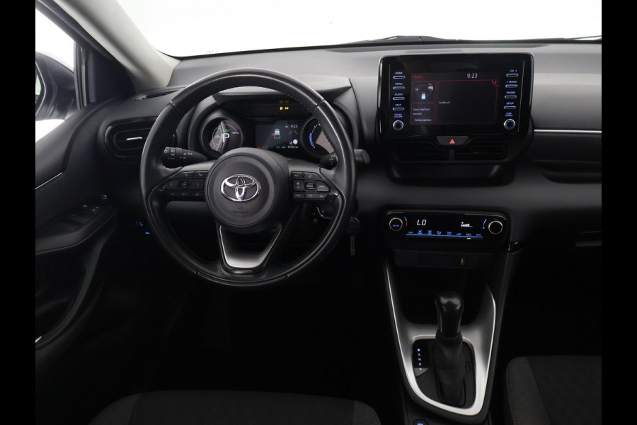 Toyota Yaris 1.5 HYBRID DYNAMIC SILVERLINE GARANTIE TOT 9-2031 CARPLAY NAVIGATIE .CAMERA. ADAPTIEVE CRUISE CONTROL . APPLE CARPLAY & ANDRIOD AUTO .