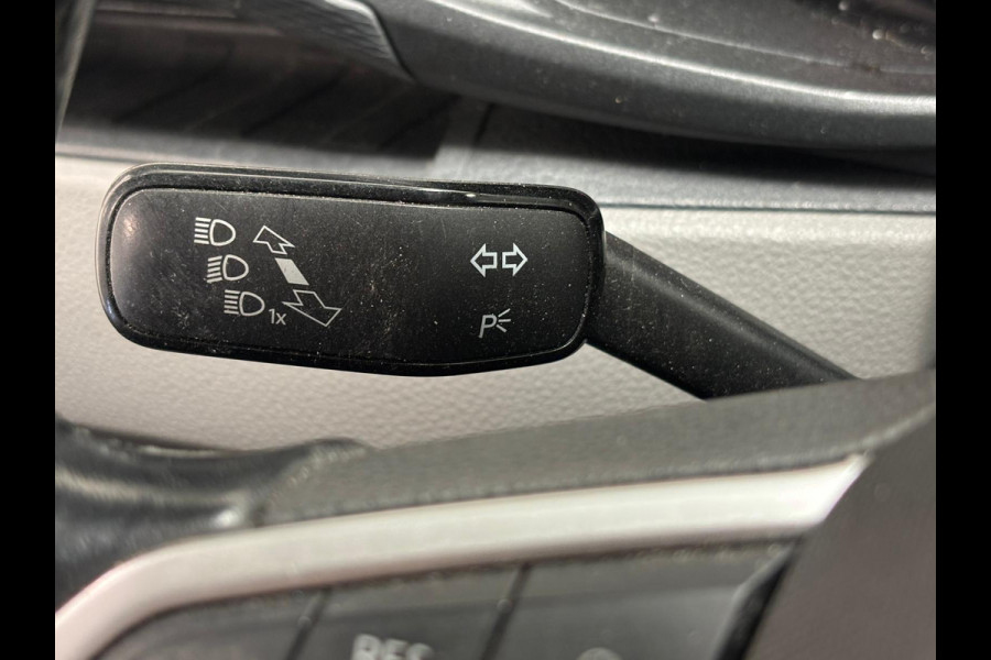 Volkswagen Transporter 2.0 TDI L2H1 28 Dubbele Cabine Highline Automaat Cruise Control Airco Navigatie Parkeersensoren Camera