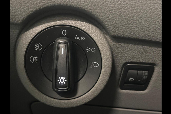Volkswagen Transporter 2.0 TDI L2H1 28 Dubbele Cabine Highline Automaat Cruise Control Airco Navigatie Parkeersensoren Camera