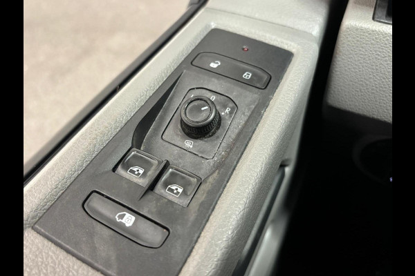 Volkswagen Transporter 2.0 TDI L2H1 28 Dubbele Cabine Highline Automaat Cruise Control Airco Navigatie Parkeersensoren Camera