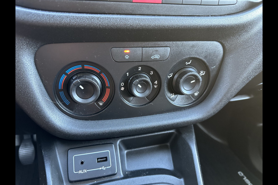 Fiat Doblò Cargo 1.3 MJ E6 / L1H1 / UNIEK !! / ** 9.441 KM NAP ** / 1e EIGENAAR / AIRCO / SCHUIFDEUR / NIEUWSTAAT !!