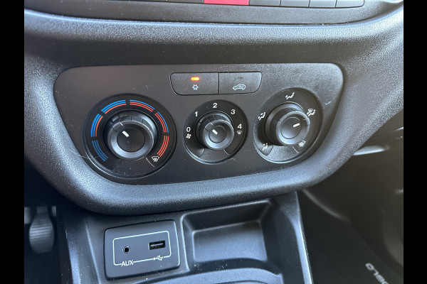 Fiat Doblò Cargo 1.3 MJ E6 / L1H1 / UNIEK !! / ** 9.441 KM NAP ** / 1e EIGENAAR / AIRCO / SCHUIFDEUR / NIEUWSTAAT !!