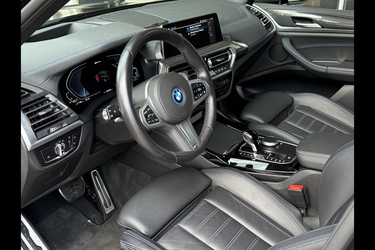 BMW X3 xDrive30e M SPORT | SPORTREMMEN ROOD | PANORAMA | 360 CAMERA | HEAD UP | ADAPTIEF ONDERSTEL |