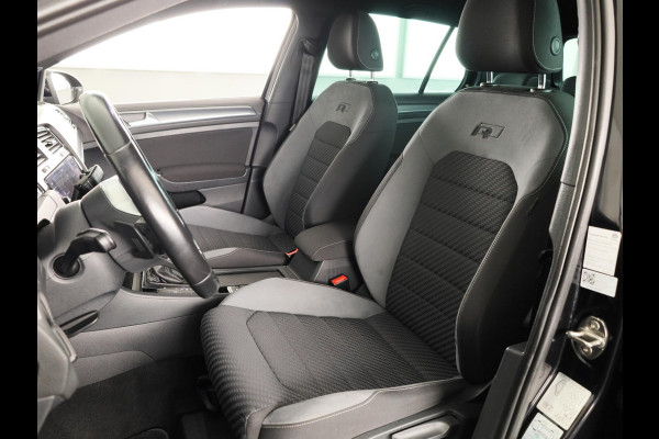Volkswagen Golf 1.5 TSI Highline Business R 150 PK | Automaat (DSG) | Navigatie | Camera | Digitaal dashboard
