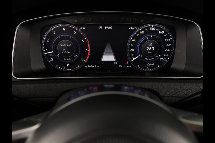 Volkswagen Golf 1.5 TSI Highline Business R 150 PK | Automaat (DSG) | Navigatie | Camera | Digitaal dashboard