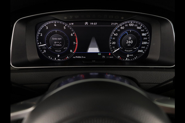 Volkswagen Golf 1.5 TSI Highline Business R 150 PK | Automaat (DSG) | Navigatie | Camera | Digitaal dashboard