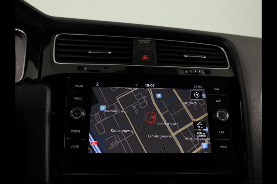 Volkswagen Golf 1.5 TSI Highline Business R 150 PK | Automaat (DSG) | Navigatie | Camera | Digitaal dashboard