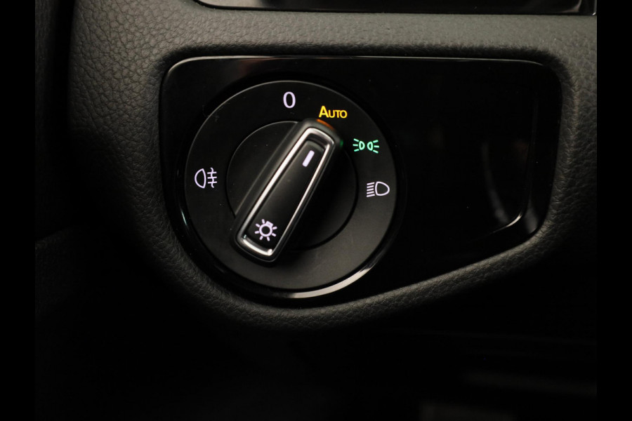 Volkswagen Golf 1.5 TSI Highline Business R 150 PK | Automaat (DSG) | Navigatie | Camera | Digitaal dashboard