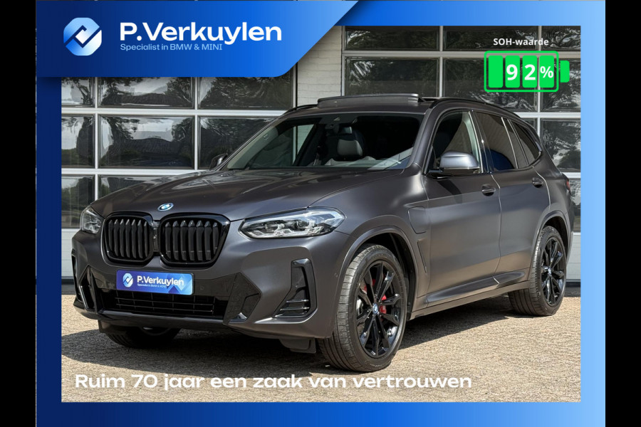 BMW X3 xDrive30e M SPORT | SPORTREMMEN ROOD | PANORAMA | 360 CAMERA | HEAD UP | ADAPTIEF ONDERSTEL |