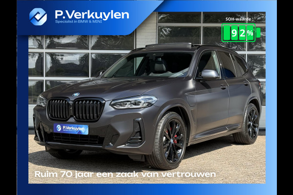 BMW X3 xDrive30e M SPORT | SPORTREMMEN ROOD | PANORAMA | 360 CAMERA | HEAD UP | ADAPTIEF ONDERSTEL |