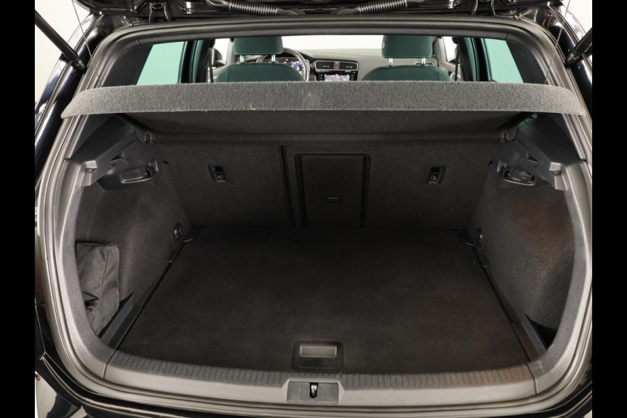 Volkswagen Golf 1.5 TSI Highline Business R 150 PK | Automaat (DSG) | Navigatie | Camera | Digitaal dashboard