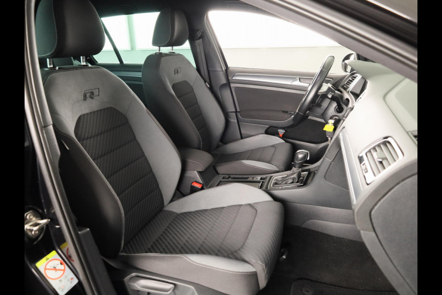 Volkswagen Golf 1.5 TSI Highline Business R 150 PK | Automaat (DSG) | Navigatie | Camera | Digitaal dashboard