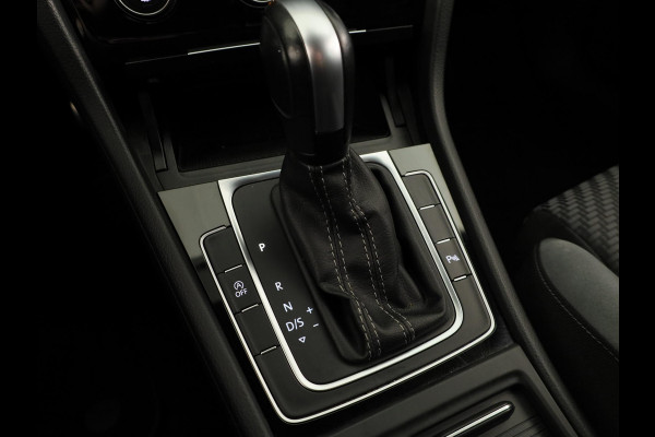 Volkswagen Golf 1.5 TSI Highline Business R 150 PK | Automaat (DSG) | Navigatie | Camera | Digitaal dashboard