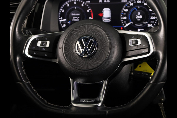 Volkswagen Golf 1.5 TSI Highline Business R 150 PK | Automaat (DSG) | Navigatie | Camera | Digitaal dashboard