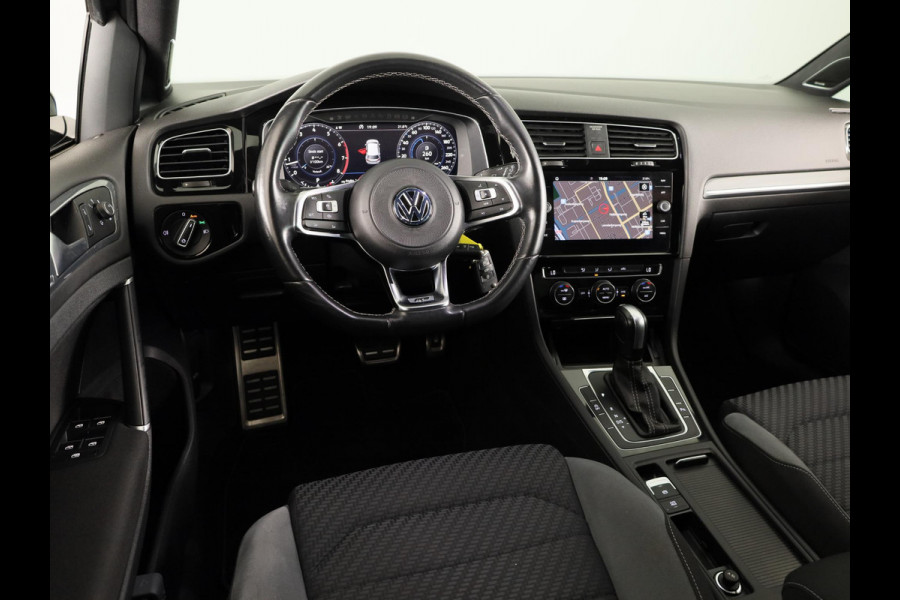 Volkswagen Golf 1.5 TSI Highline Business R 150 PK | Automaat (DSG) | Navigatie | Camera | Digitaal dashboard