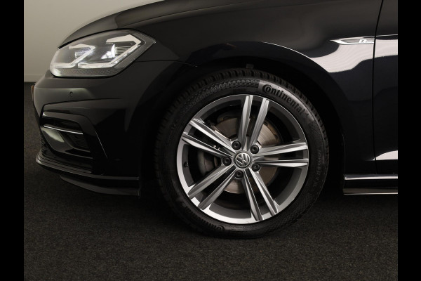Volkswagen Golf 1.5 TSI Highline Business R 150 PK | Automaat (DSG) | Navigatie | Camera | Digitaal dashboard